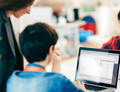 A student conversing with teacher on computer screen