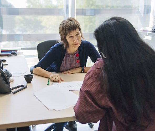 advisor discussing with student