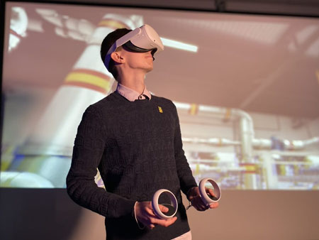 Raphaël Tétreault, wearing a VR headset