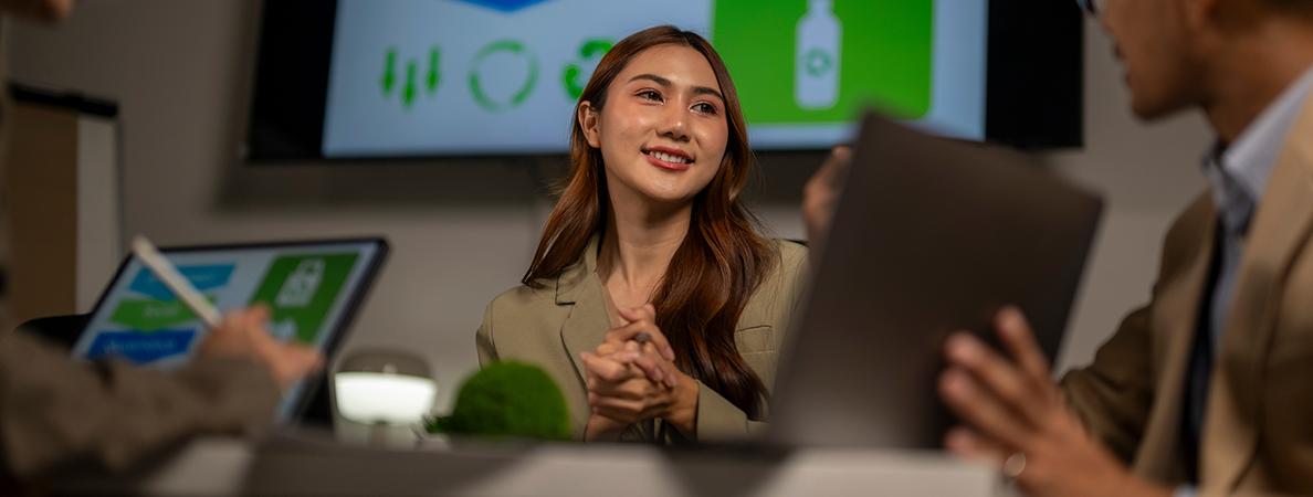 Student in a meeting, consulting.
