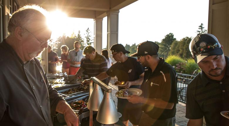 Participants enjoying dinner. 