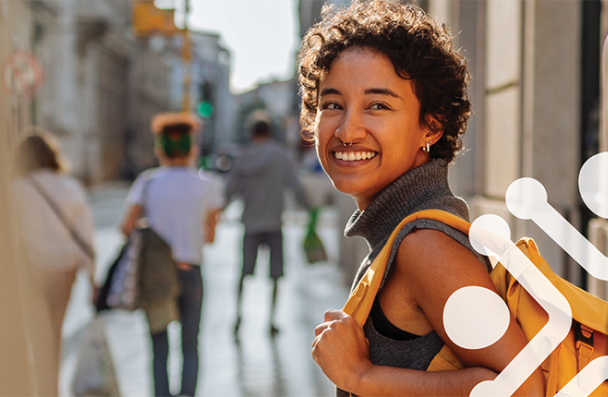 picture of a woman with backpack smiling to a new opportunity !