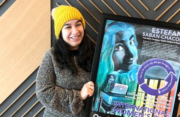 Stef holding her portrait