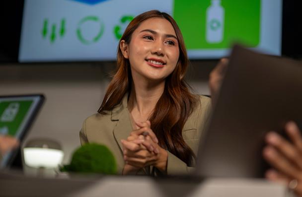 Student in a meeting, consulting.