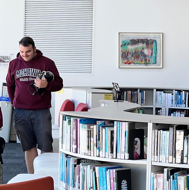 Mohawk students in the library.