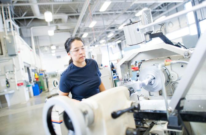 Mohawk College industrial mechanic student using equipment in the college's machine shop.