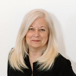 Head shot of Victoria Harrison